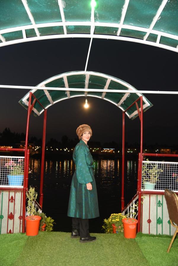 The Heritage Safina Group Of Houseboats Hotel Srinagar  Exterior photo