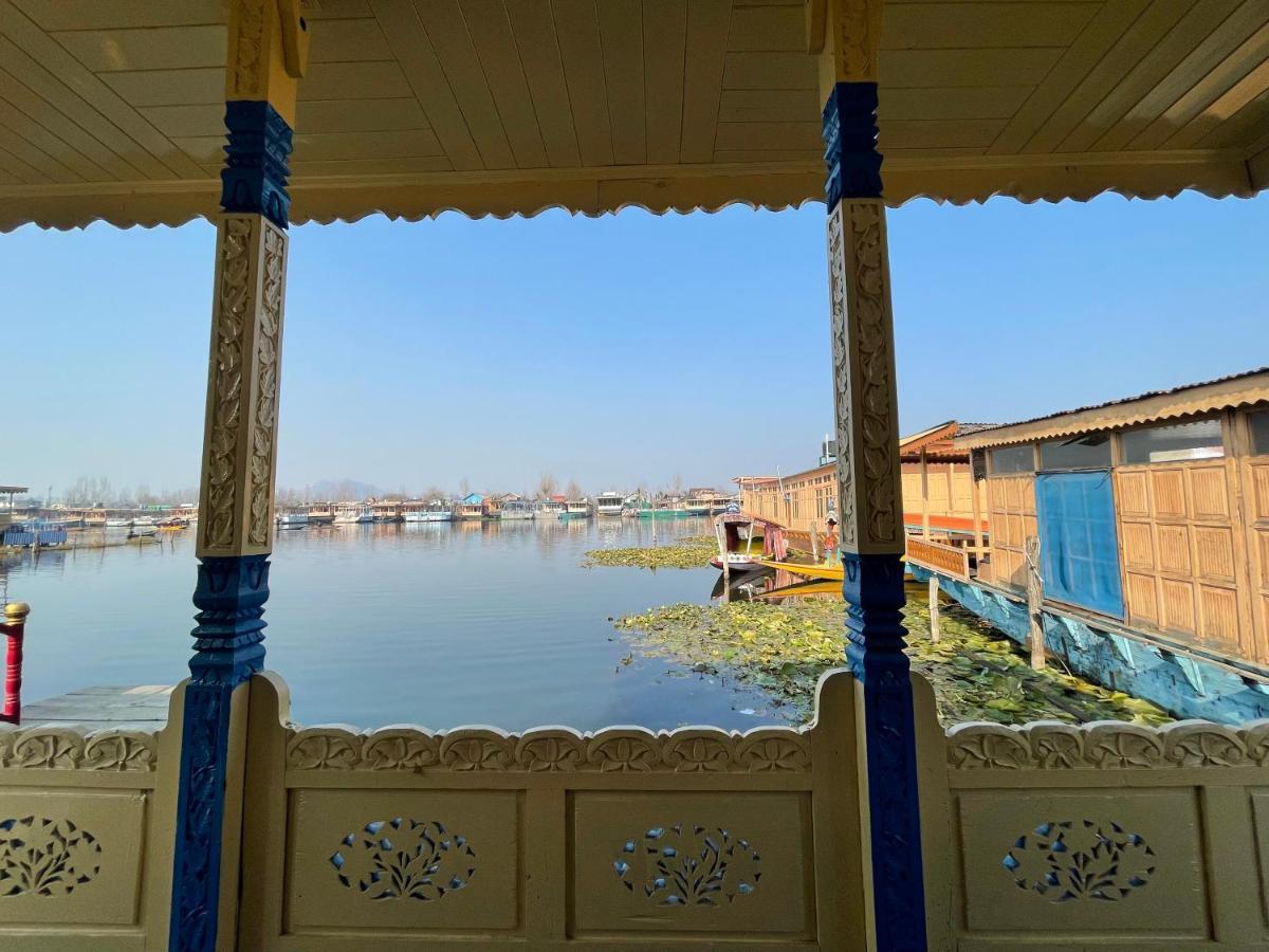 The Heritage Safina Group Of Houseboats Hotel Srinagar  Exterior photo